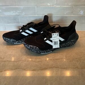 Adidas Size 13 Men’s Ultraboost 22 Running Shoes
